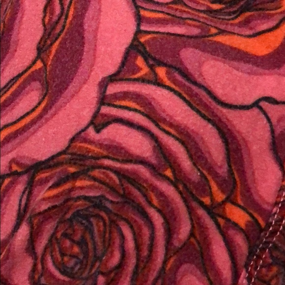 Lularoe leggings Roses - Picture 3 of 4